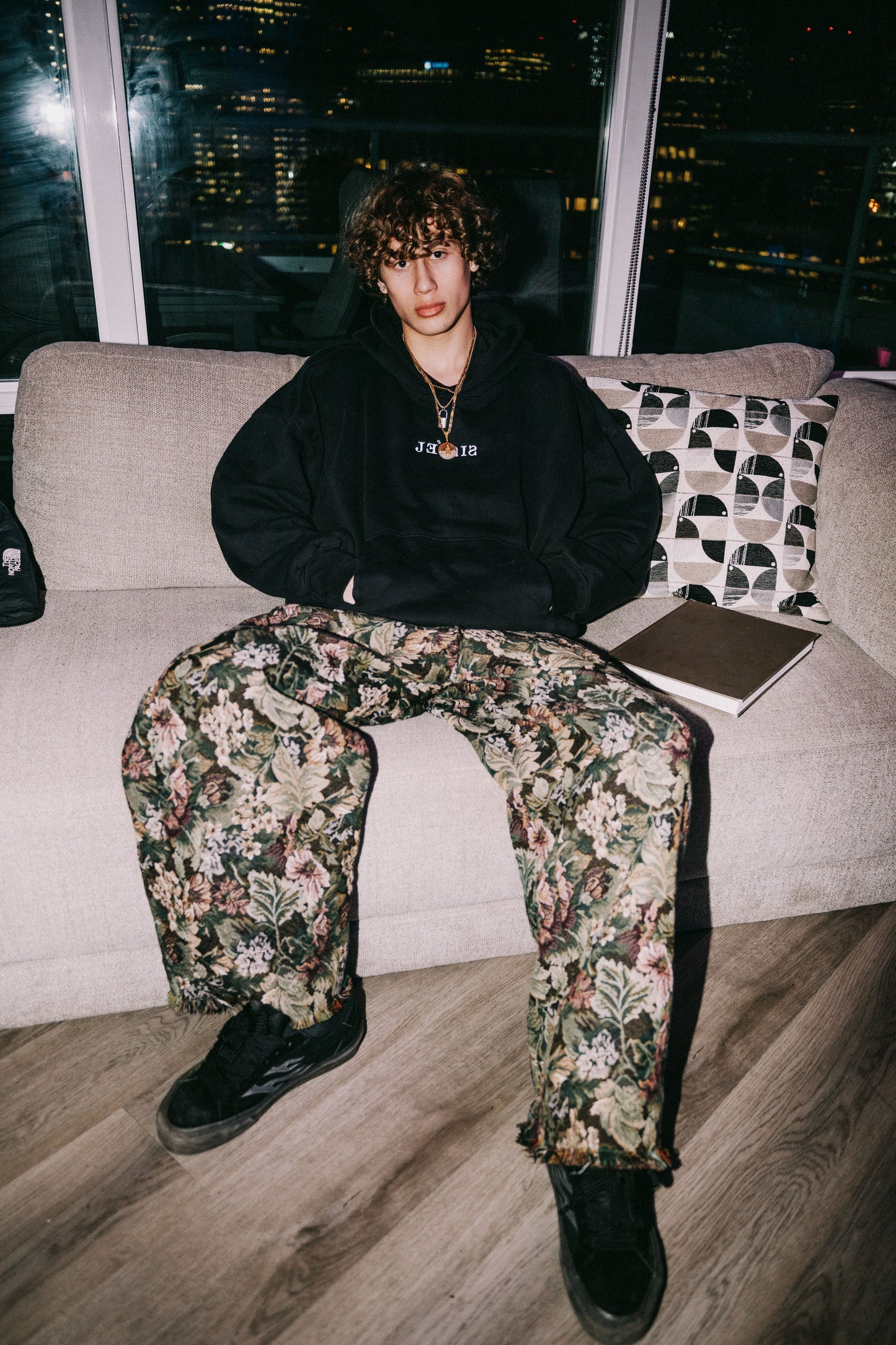 JE’SUIS BLACK DOUBLE LAYERED HOODIES